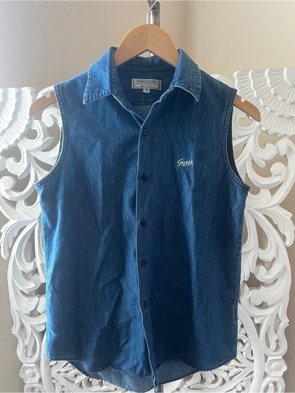 Guess | Sleeveless Denim Button-Down Shirt - Blue size small